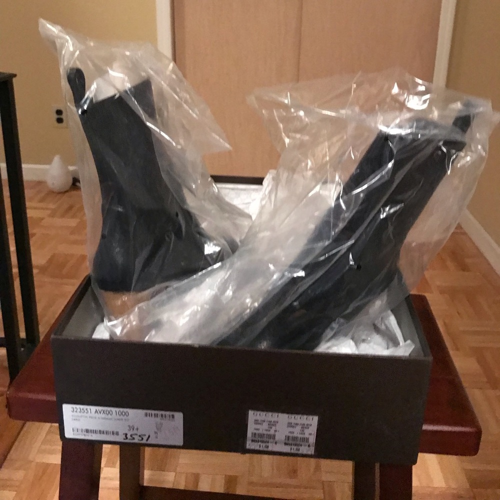 Authentic Brand New pebble leather Gucci bootie!